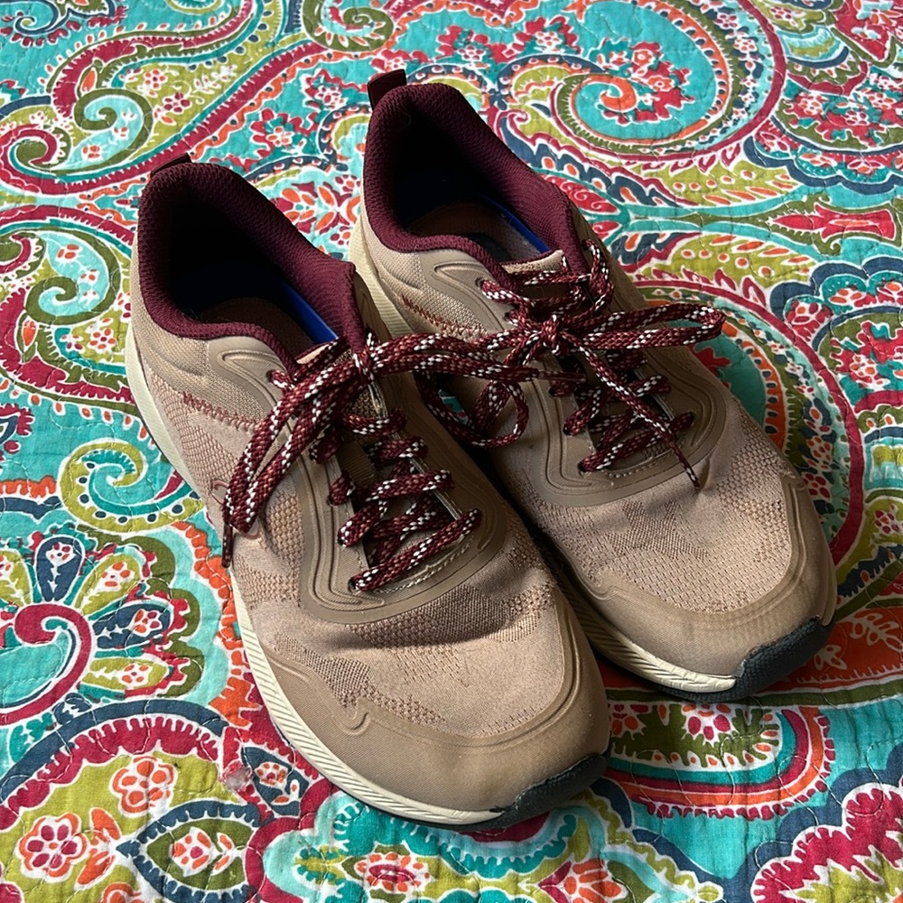 Size 7.5 Dr. Scholl’s Know Better Trail Shoe Dusty Pink Maroon NWOT